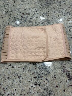 Chong Erfei belly band waist belt in one size GUC Some fabric pull from attach